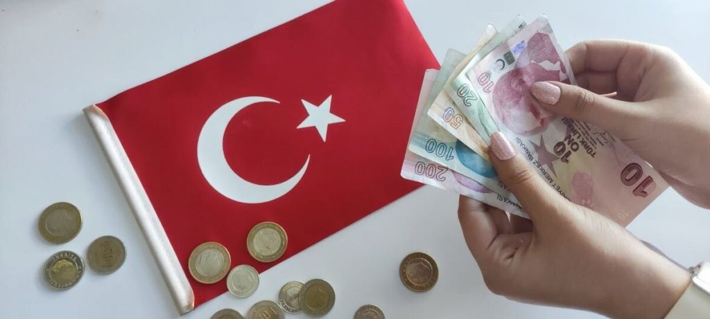 Банки в Турции начали закрывать счета российским компаниям